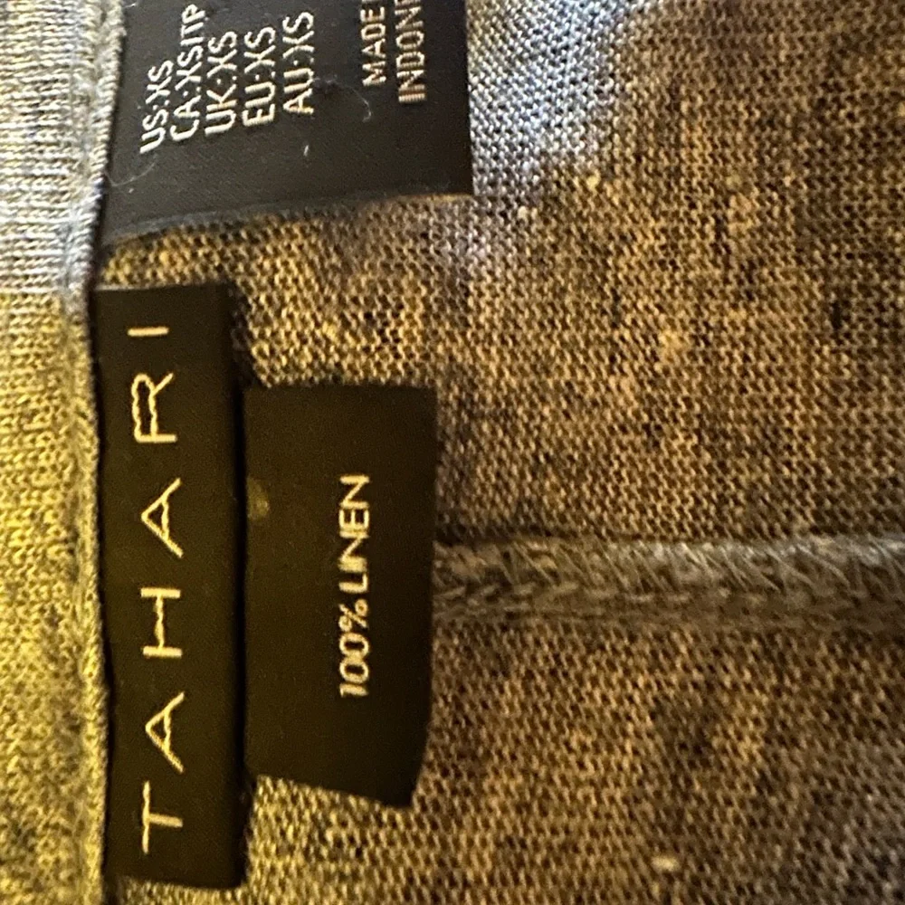 EUC Tahari XS cardigan dark grey with two front pockets - Picture 5 of 5